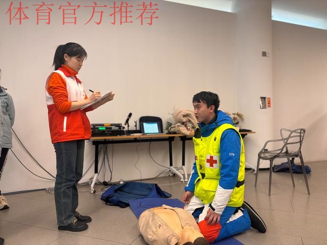 中国足协面向员工举行急救知识及AED使用培训