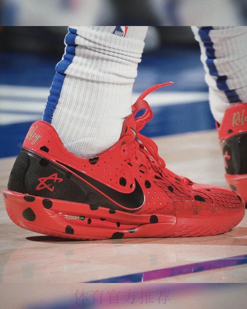 坎宁安穿着银河配色Cut3，得到16分3篮板14助攻2盖帽